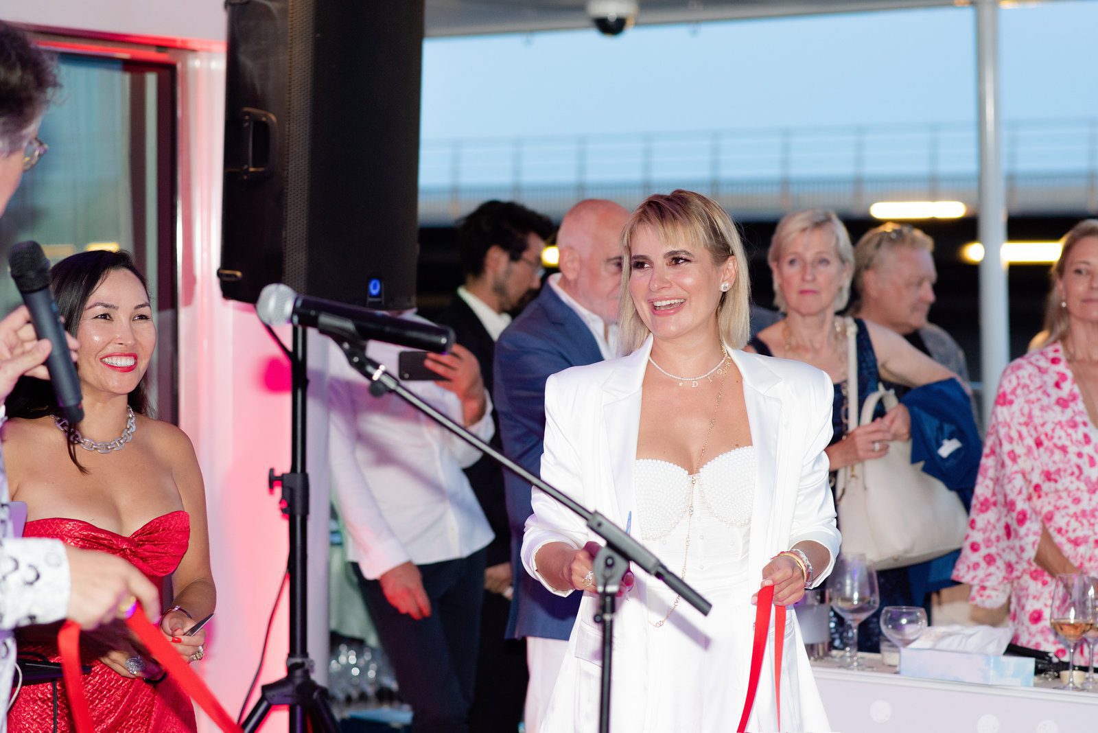 Quick snap in event photography at a lively forum event