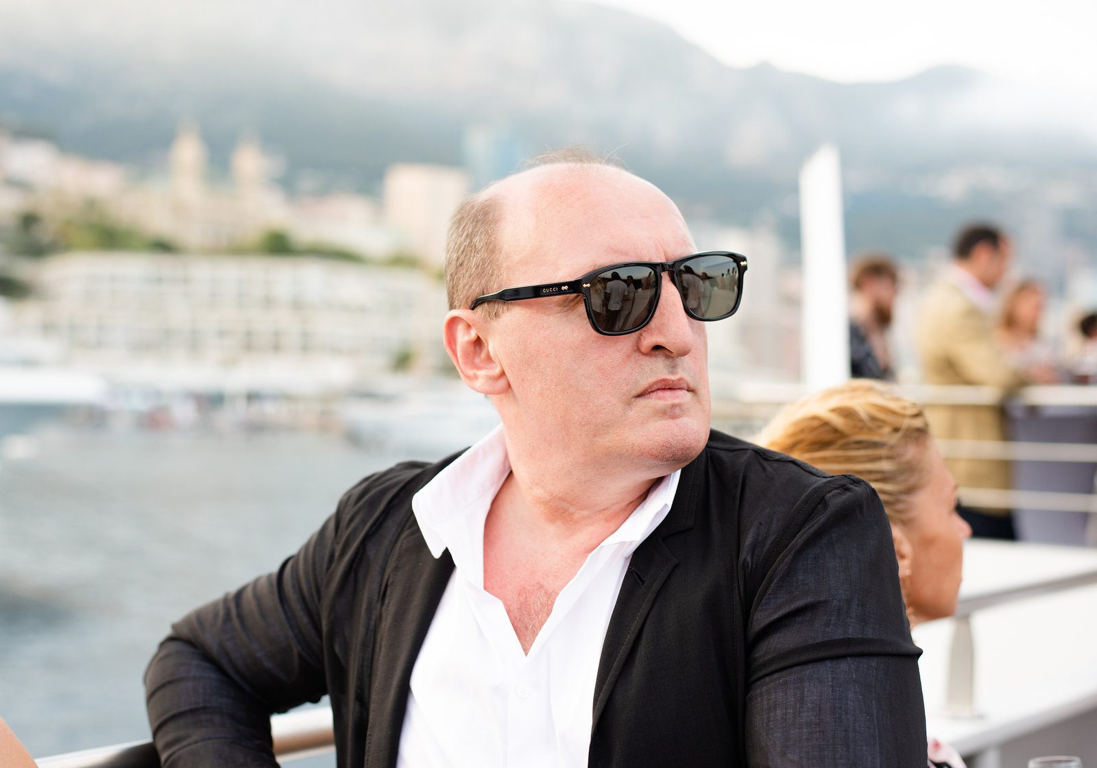 Radiant aura in event photography at a stylish French conference