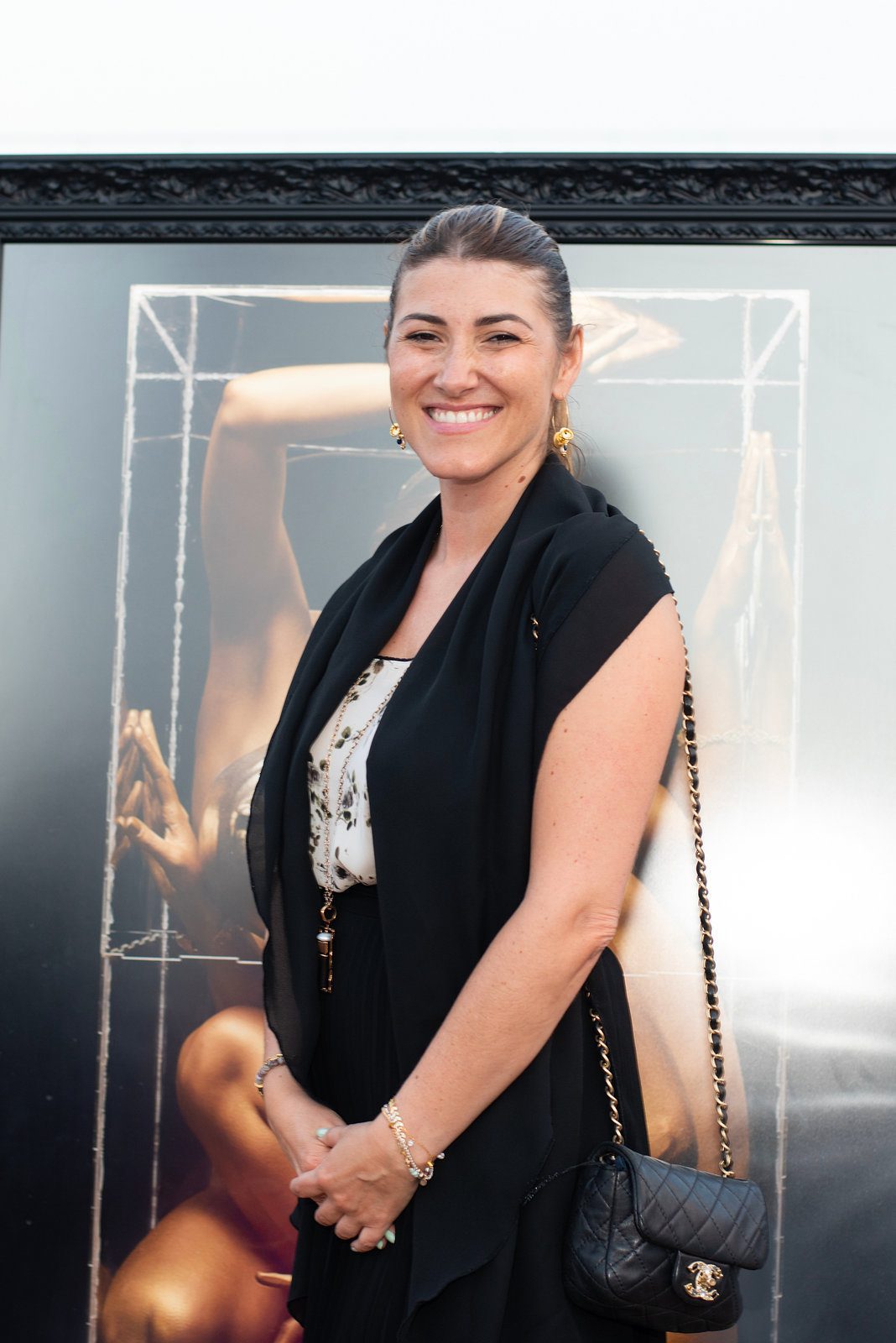 Sharp focus in event photography at a vibrant French gathering