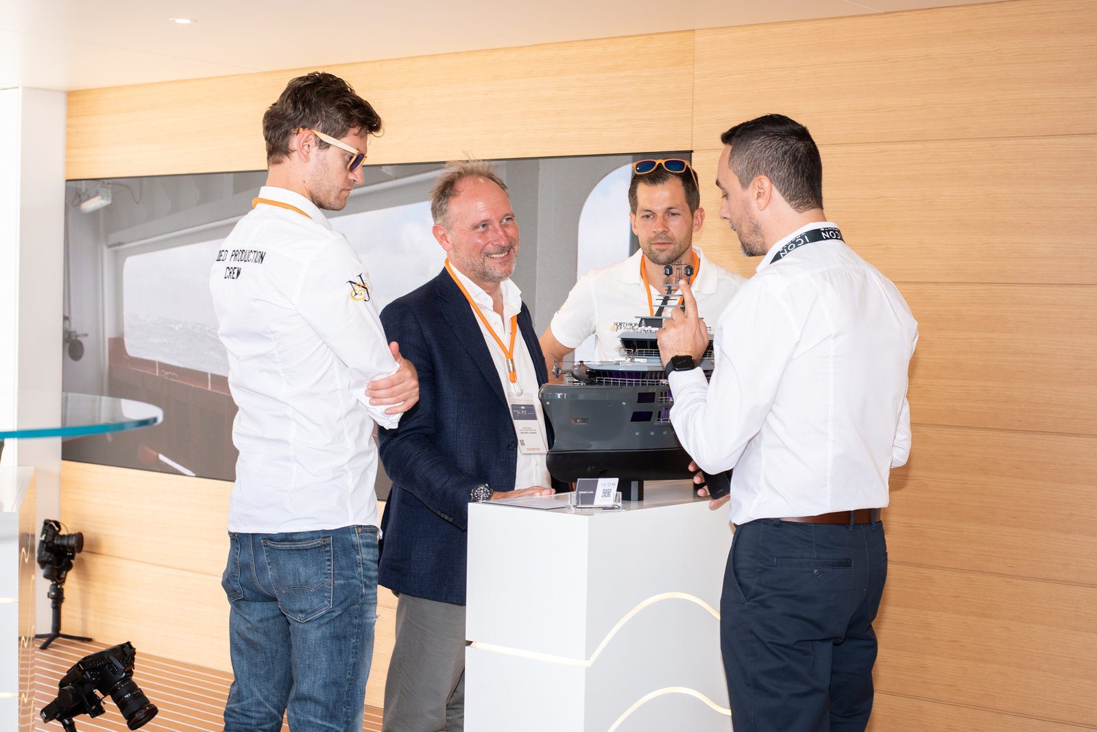 Artful frame in event photography at a luxurious yacht event