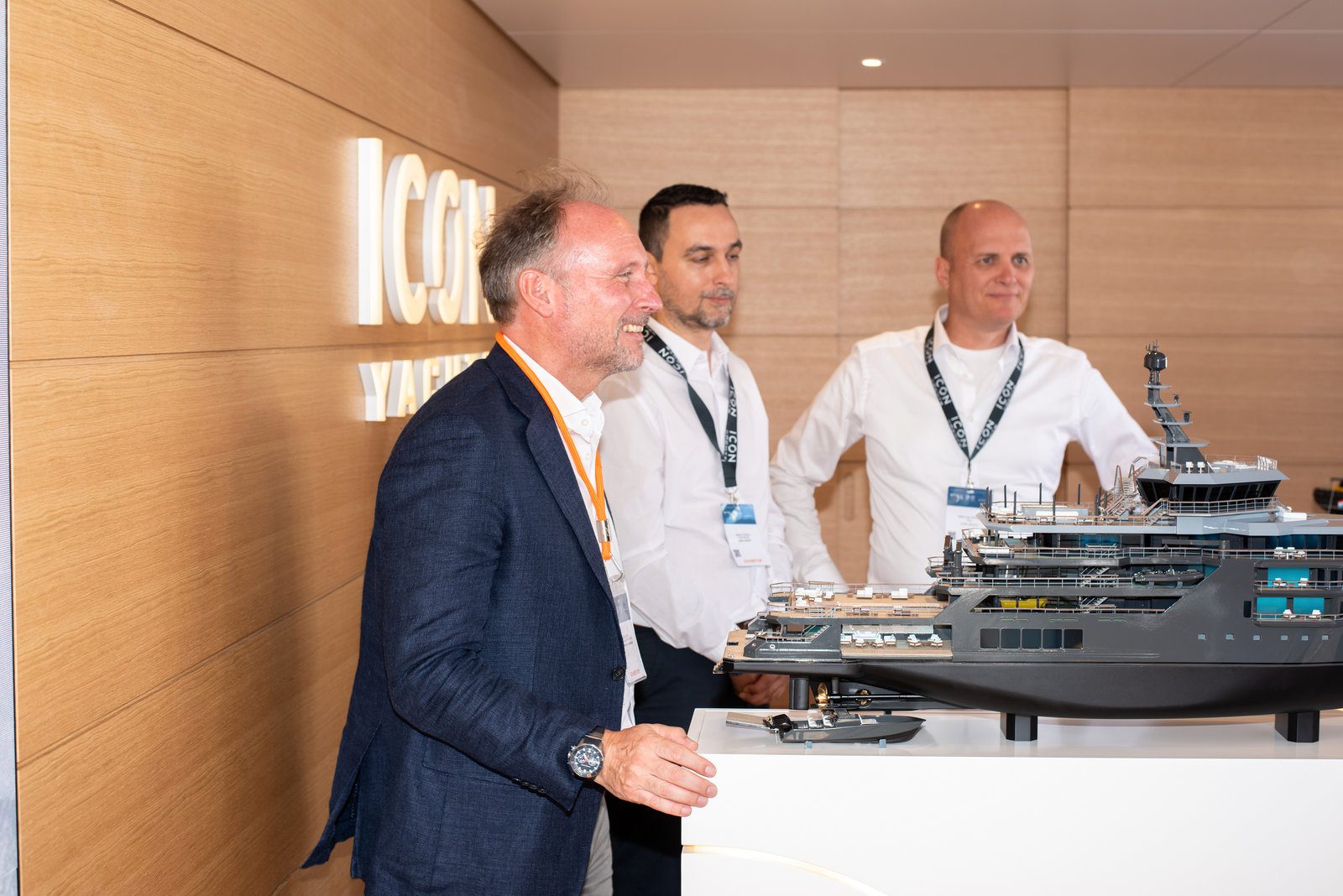 Bold shot in event photography at a stylish French event