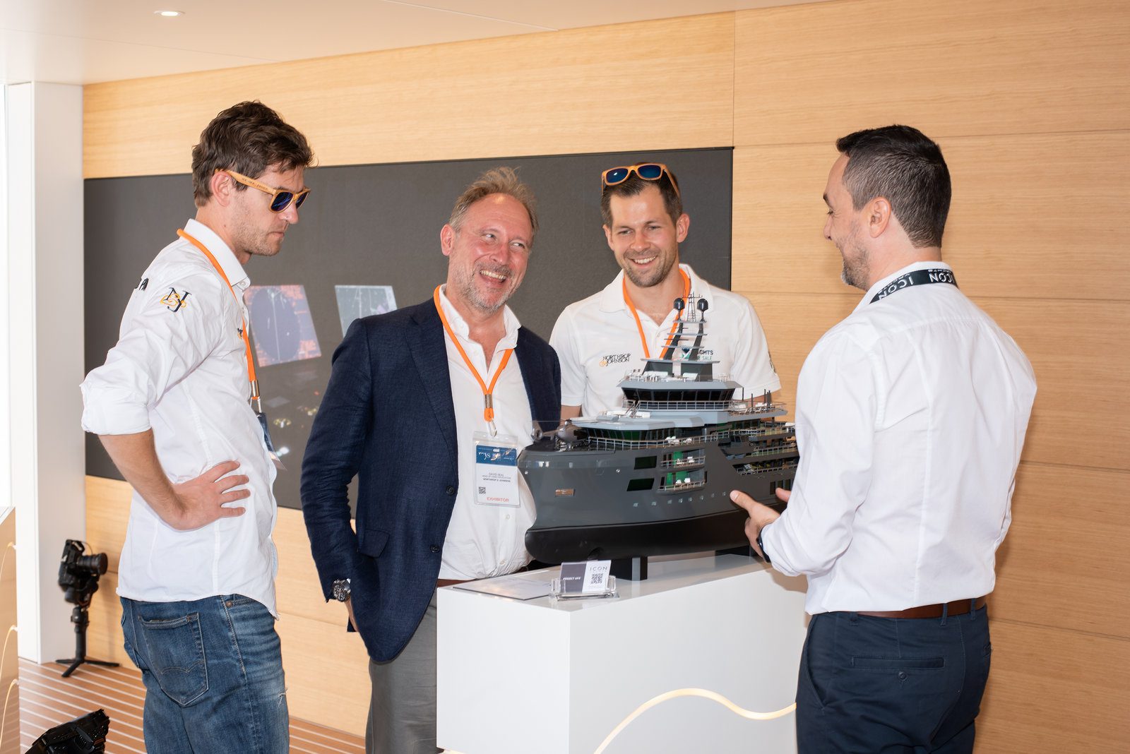 Focused lens in event photography at a prestigious French show