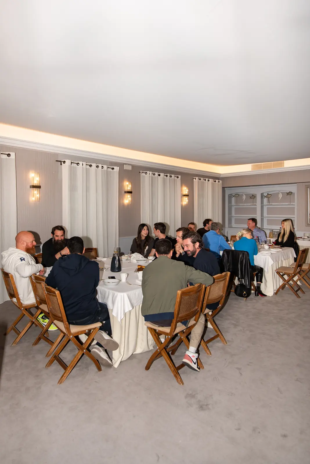 fast-lane-drive-french-event-photography-candid