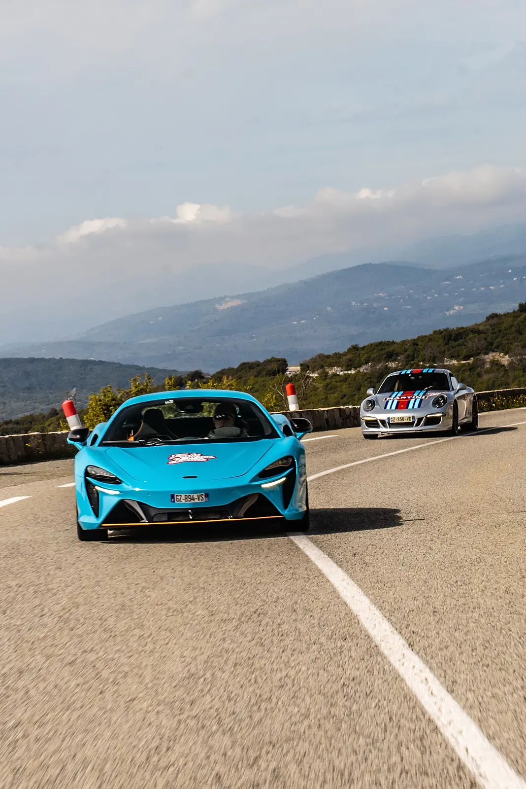 french-event-photography-fast-lane-drive-candid