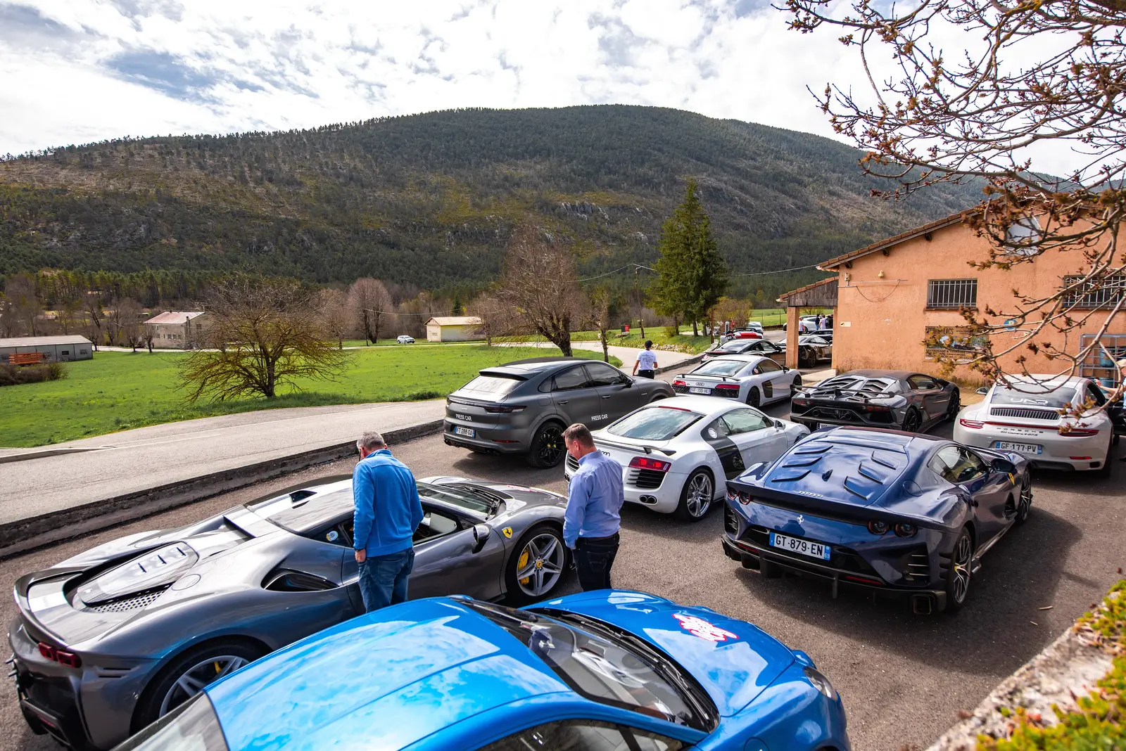 french-event-photography-fast-lane-drive-composition