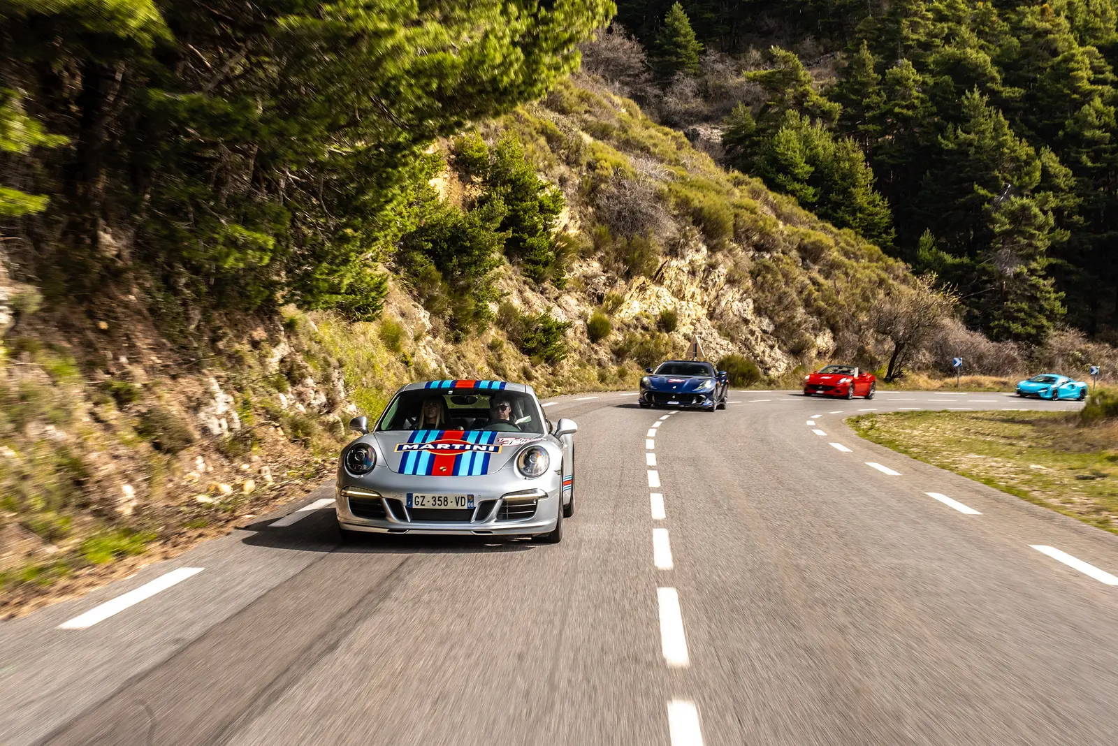 event-photography-fast-lane-drive-french-candid