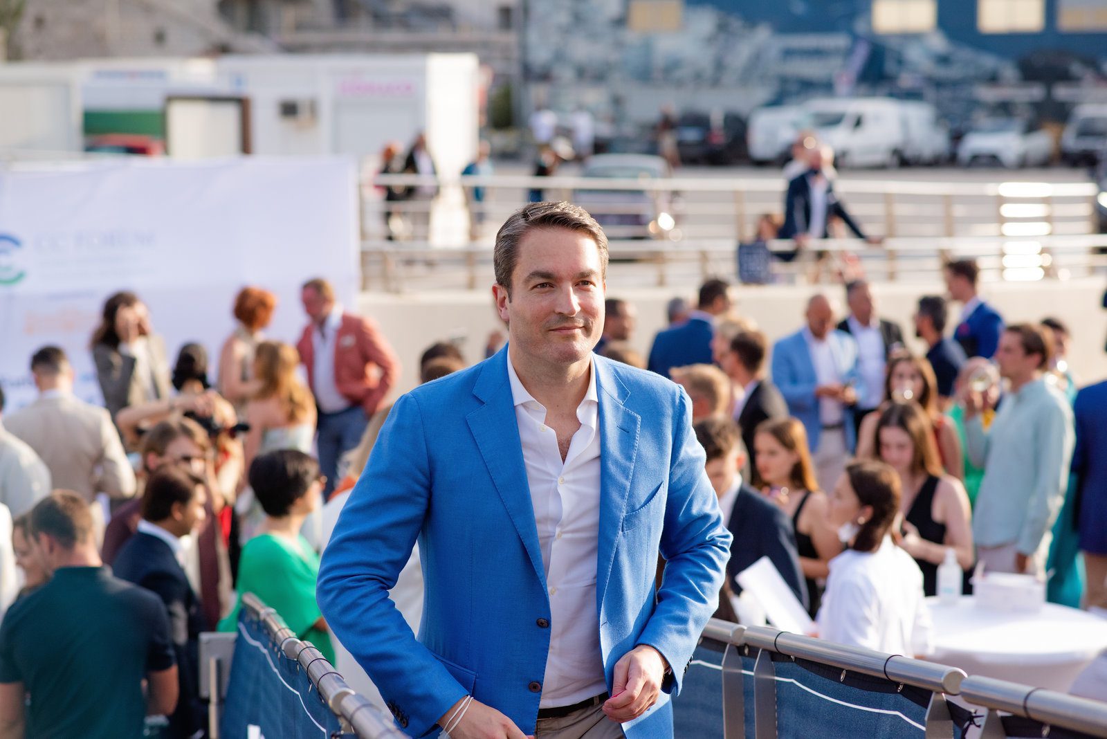 Soft light in event photography at a stylish event gathering