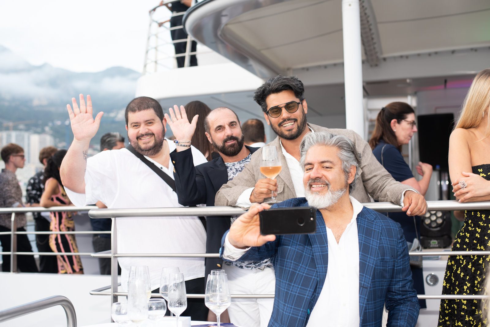 Radiant aura in event photography at a stylish conference