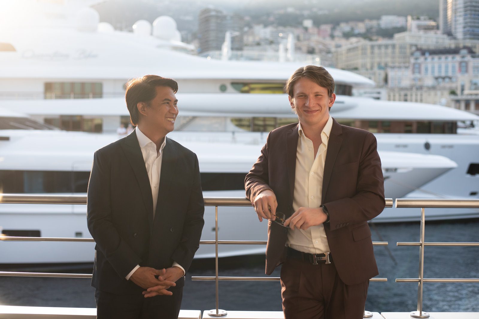 Timeless essence in event photography at a dynamic French forum