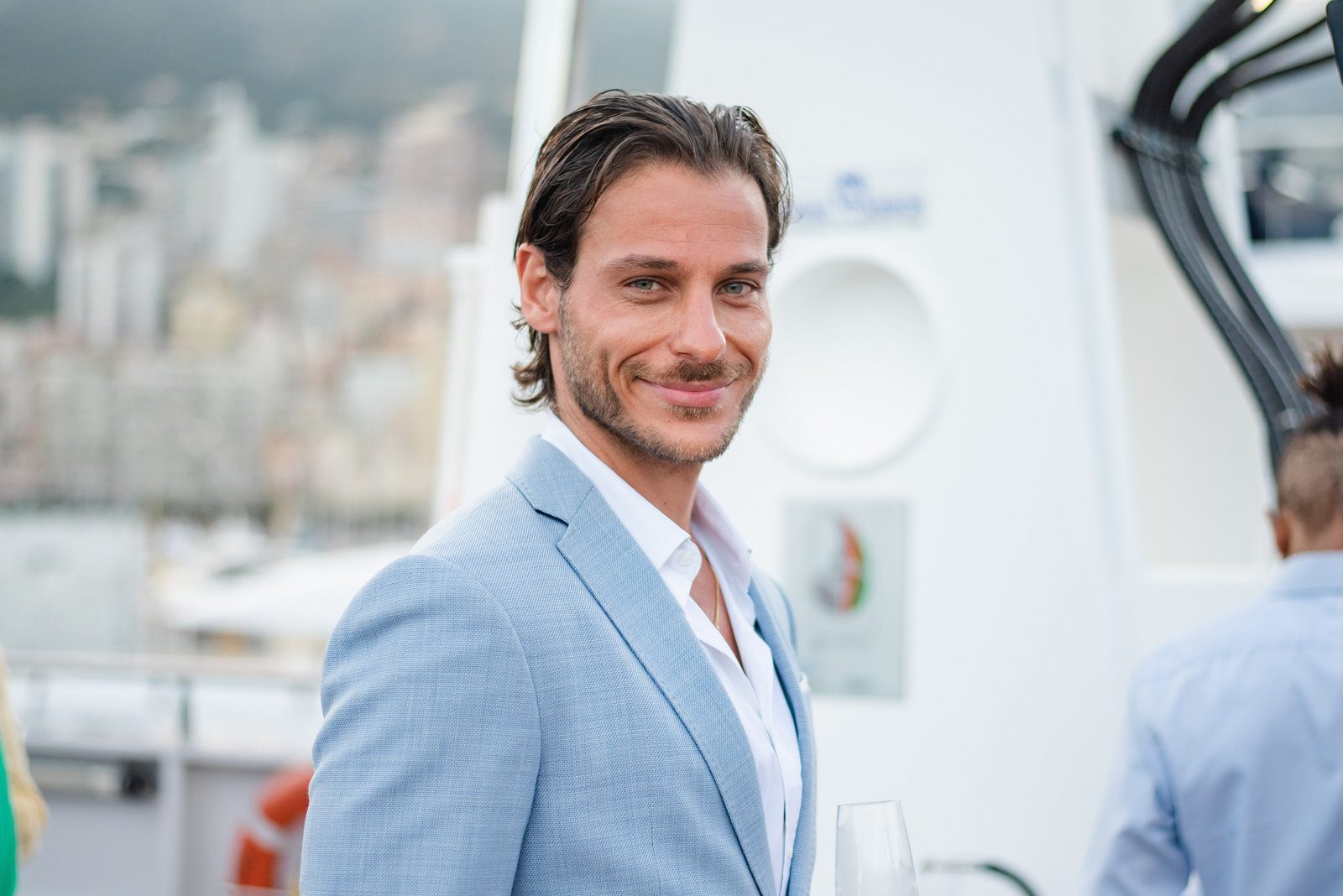 Radiant aura in event photography at a prestigious conference