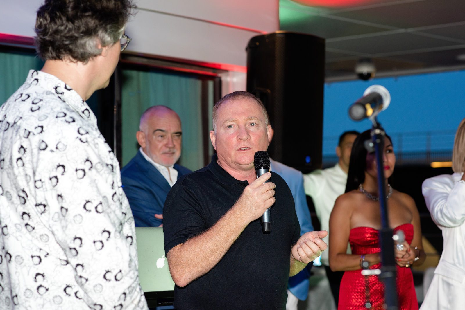 Electric buzz in event photography at a stylish event