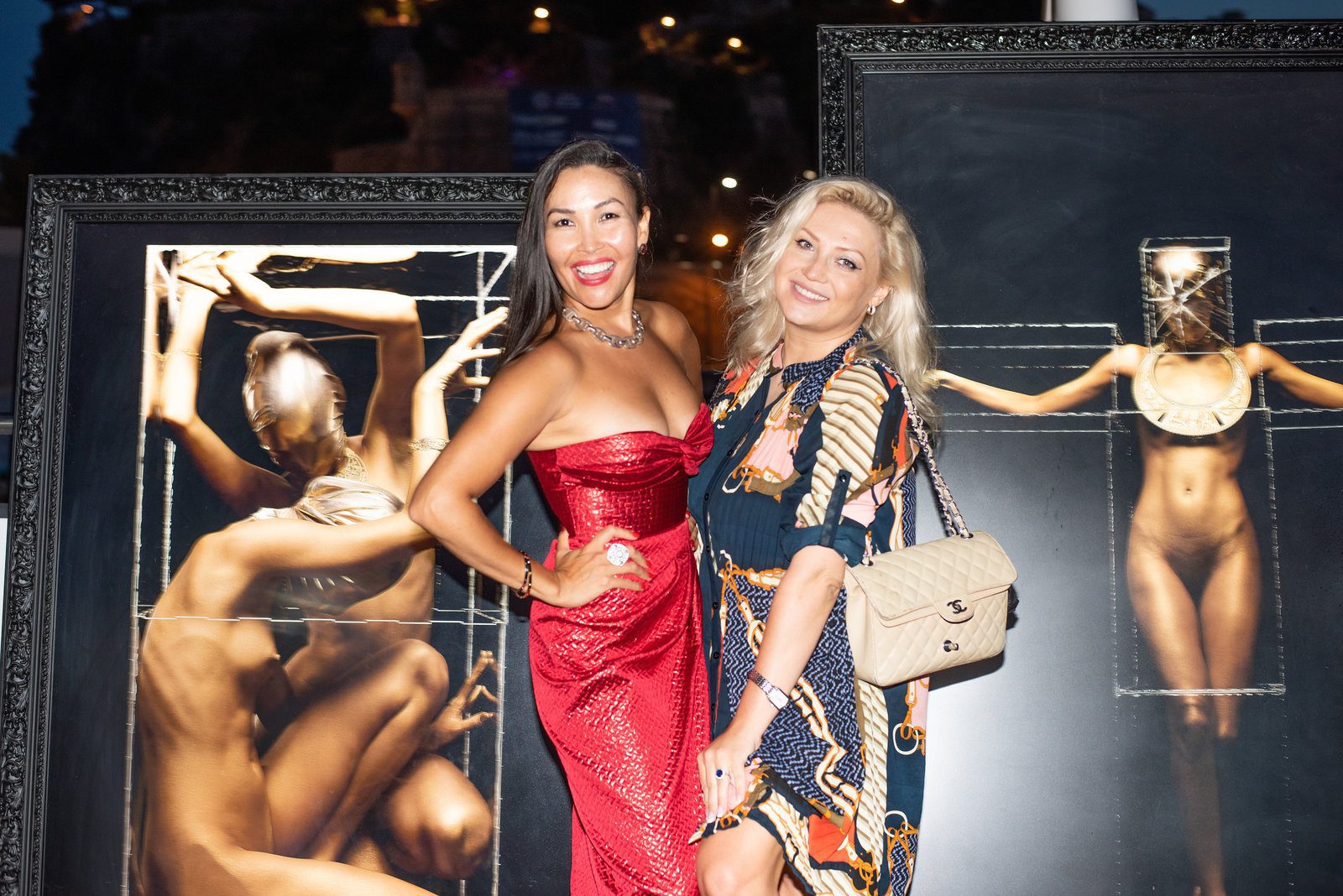 Electric excitement in event photography at a vibrant French gathering