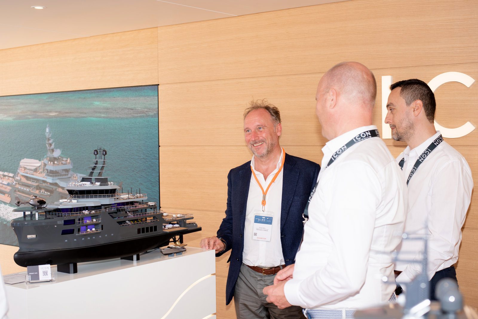 Quick glance in event photography at a prestigious yacht gathering