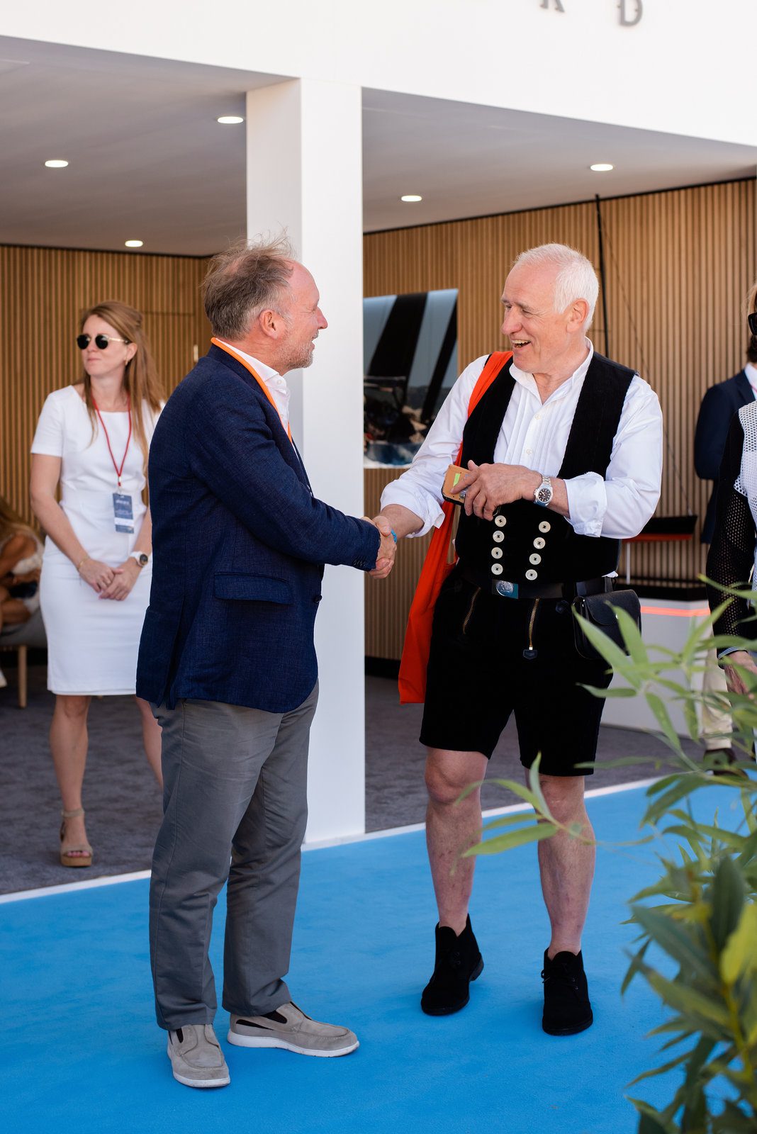 Vibrant vitality in event photography at a stylish French show