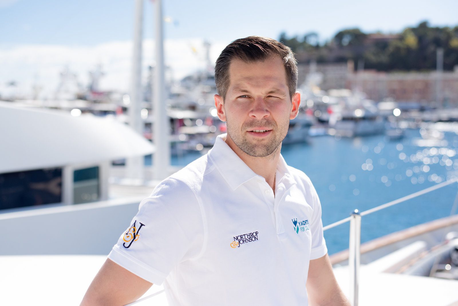 Glitzy scene in event photography at a stylish French gathering