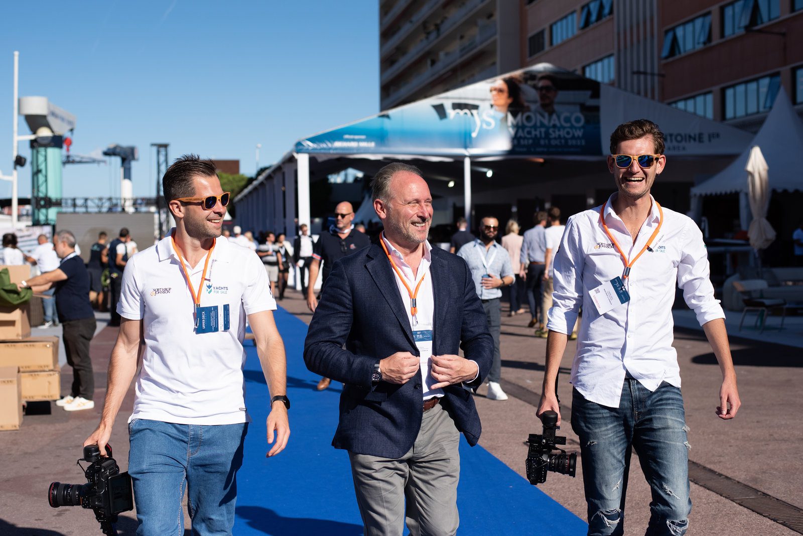 Bold ardor in event photography at a prestigious yacht gathering