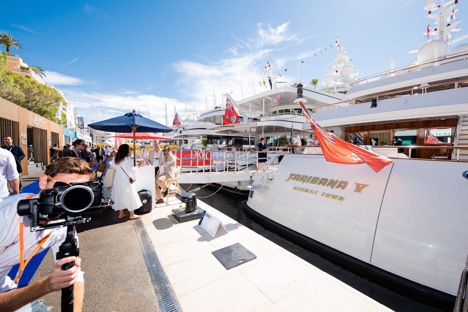 Bold ardor in event photography at a vibrant French event