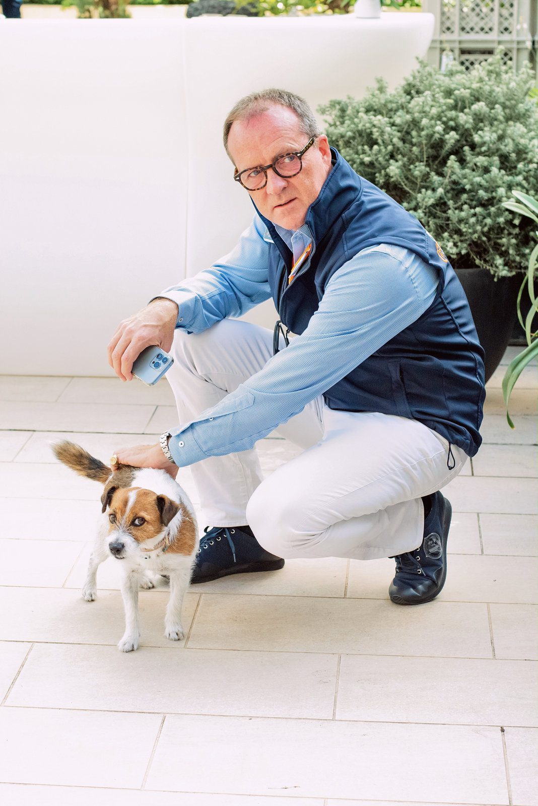 Stylish candid in event photography at a prestigious French show