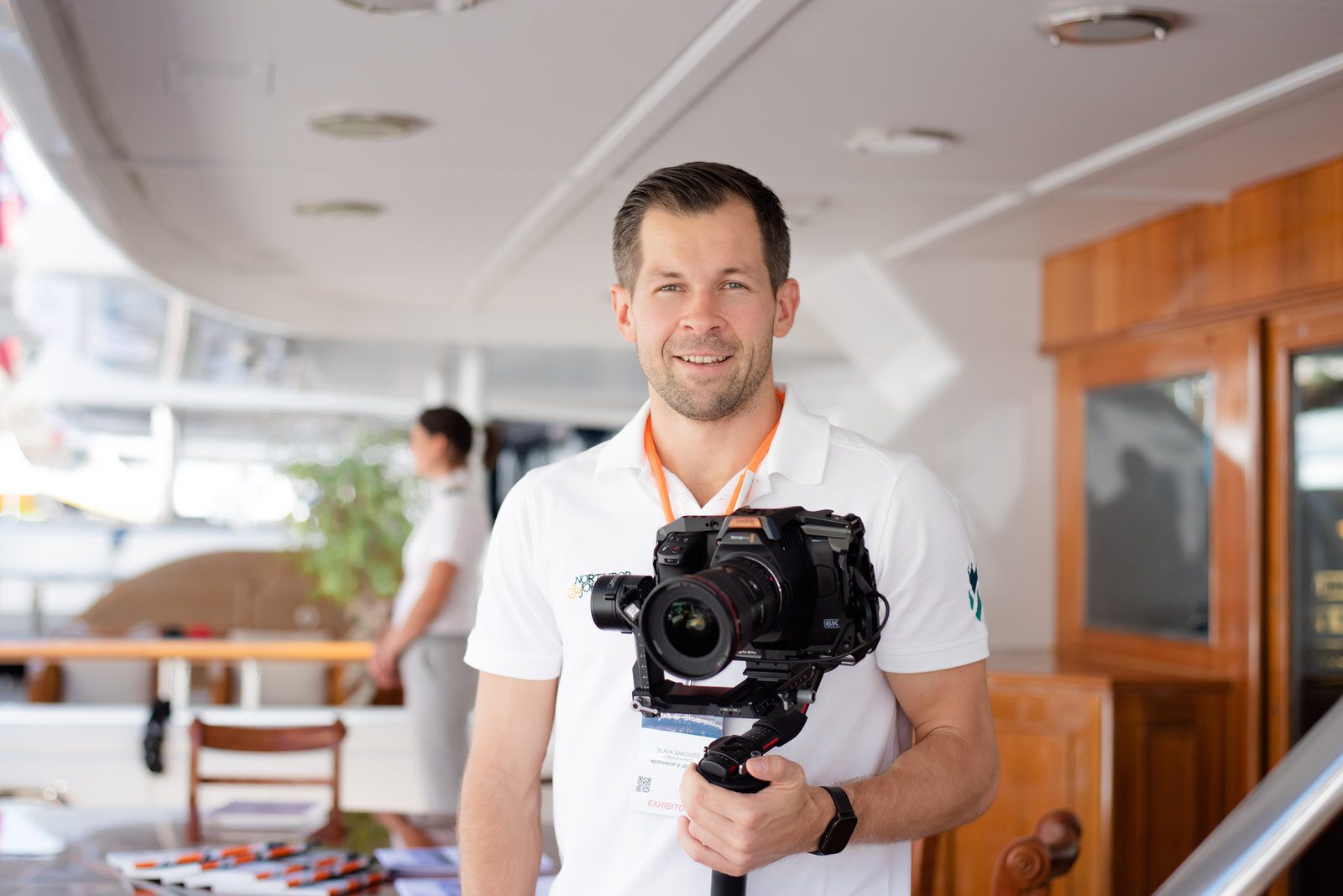 Vibrant vitality in event photography at a prestigious French show