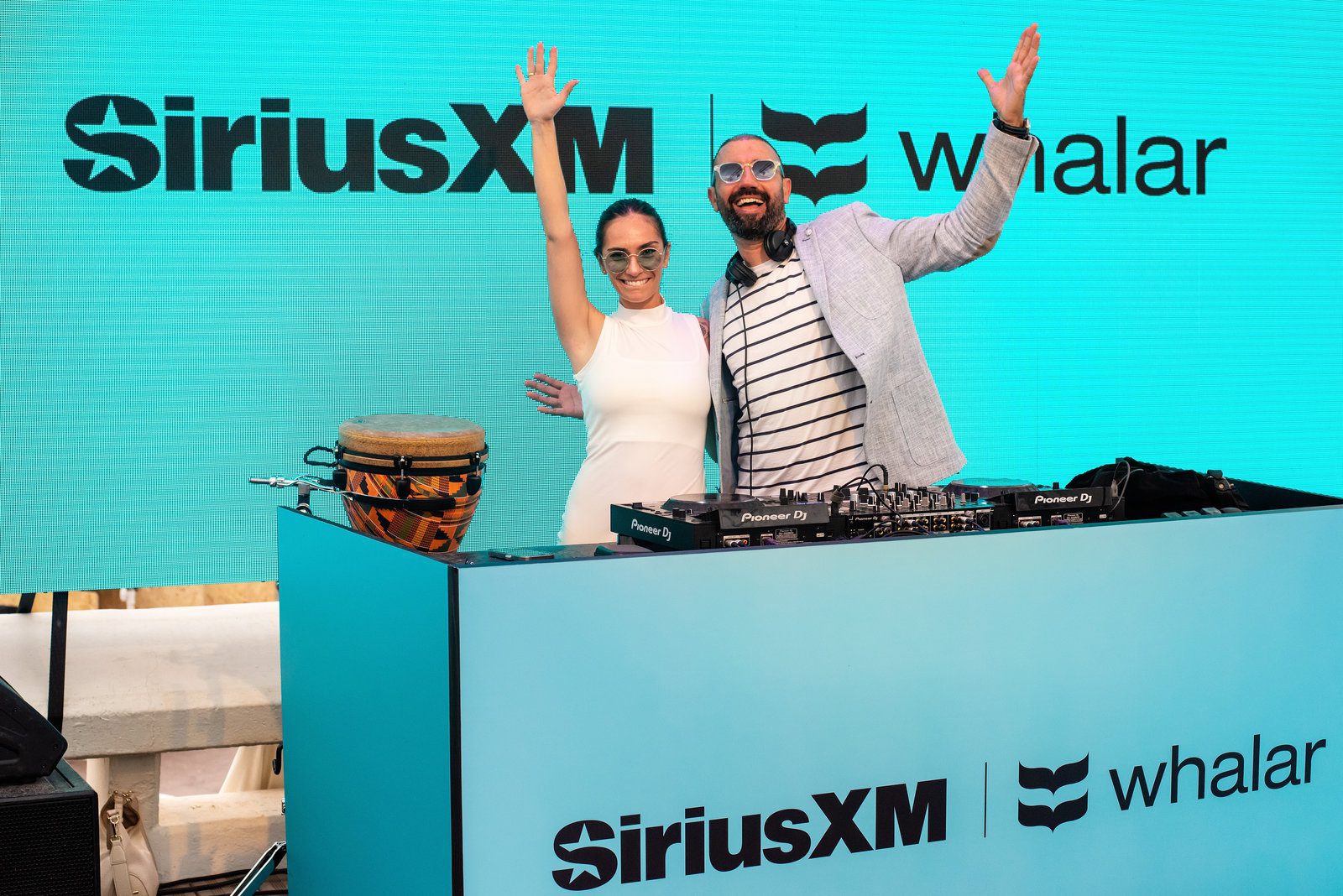 Electric buzz in event photography at a luxurious coastal event