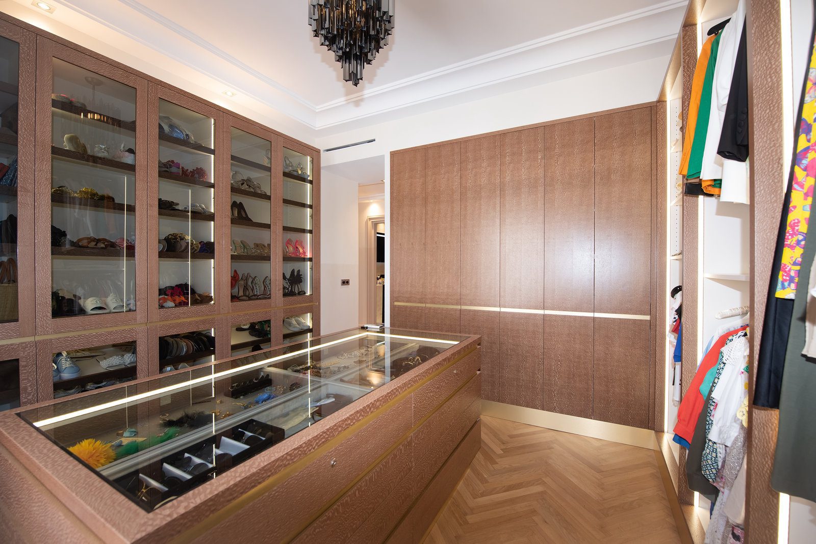 Professional real estate photography French Riviera showcasing luxury Cannes apartment living spaces