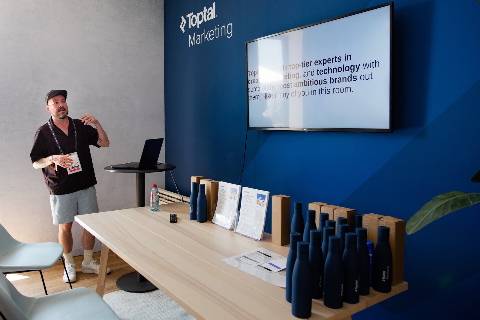 Dynamic event photography French Riviera showcasing Toptal Marketing business gatherings and conference activities