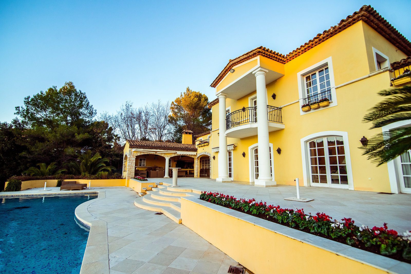 Exceptional real estate photography French Riviera highlighting villa luxury properties and coastal living