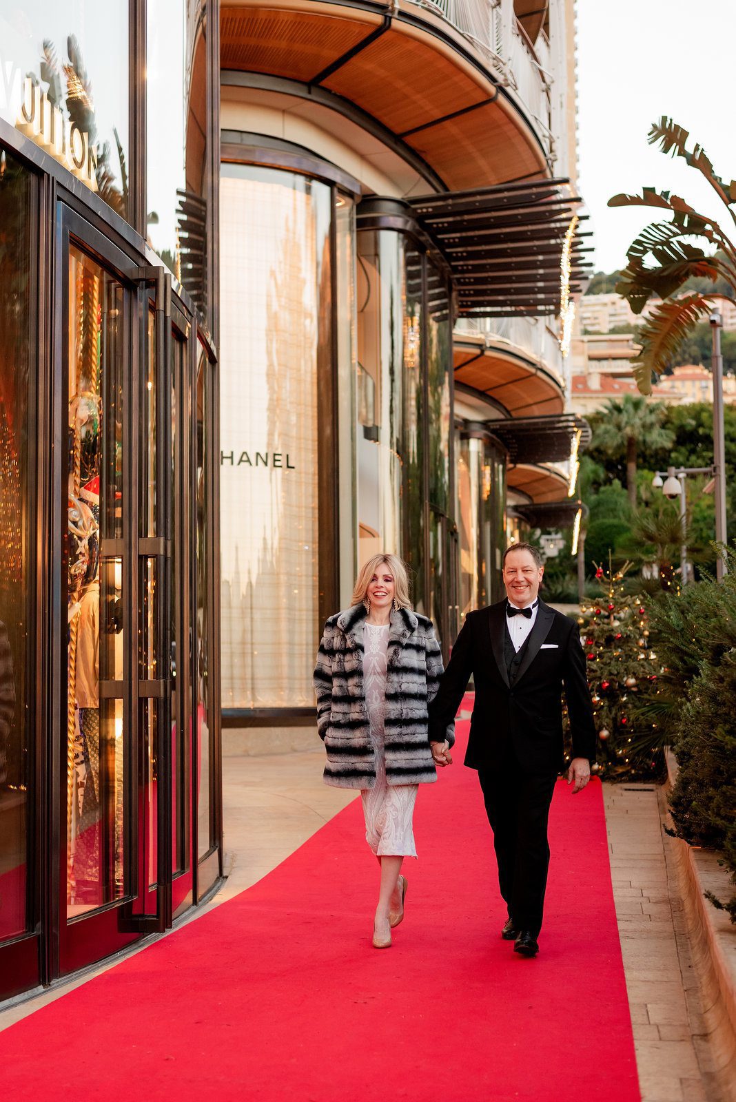 Group moment in bright vacation photography French Riviera